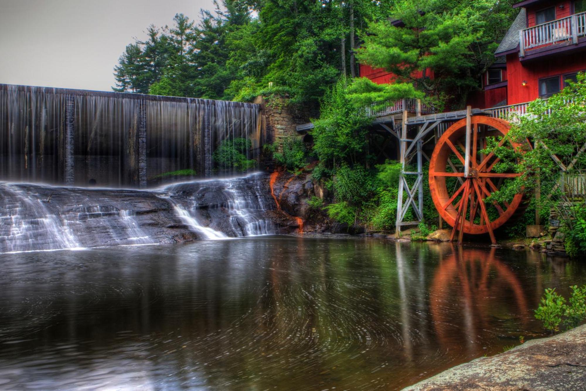 Highland Lake Inn & Resort - フラット・ロック エクステリア 写真