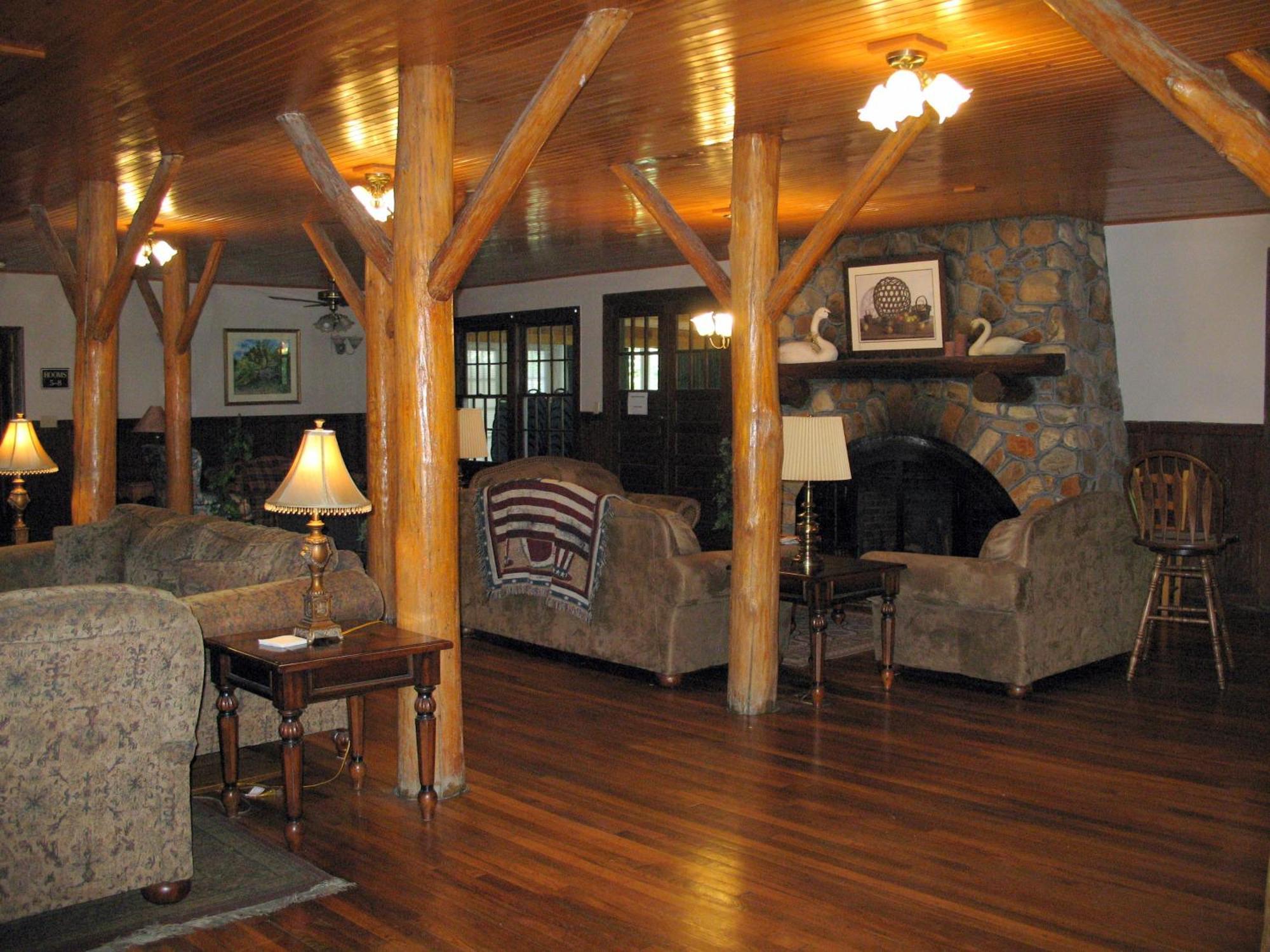 Highland Lake Inn & Resort - フラット・ロック エクステリア 写真