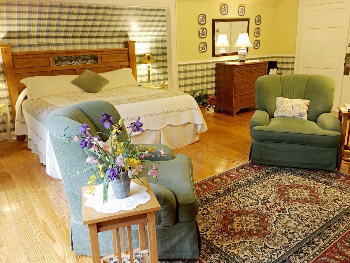 Highland Lake Inn & Resort - フラット・ロック エクステリア 写真