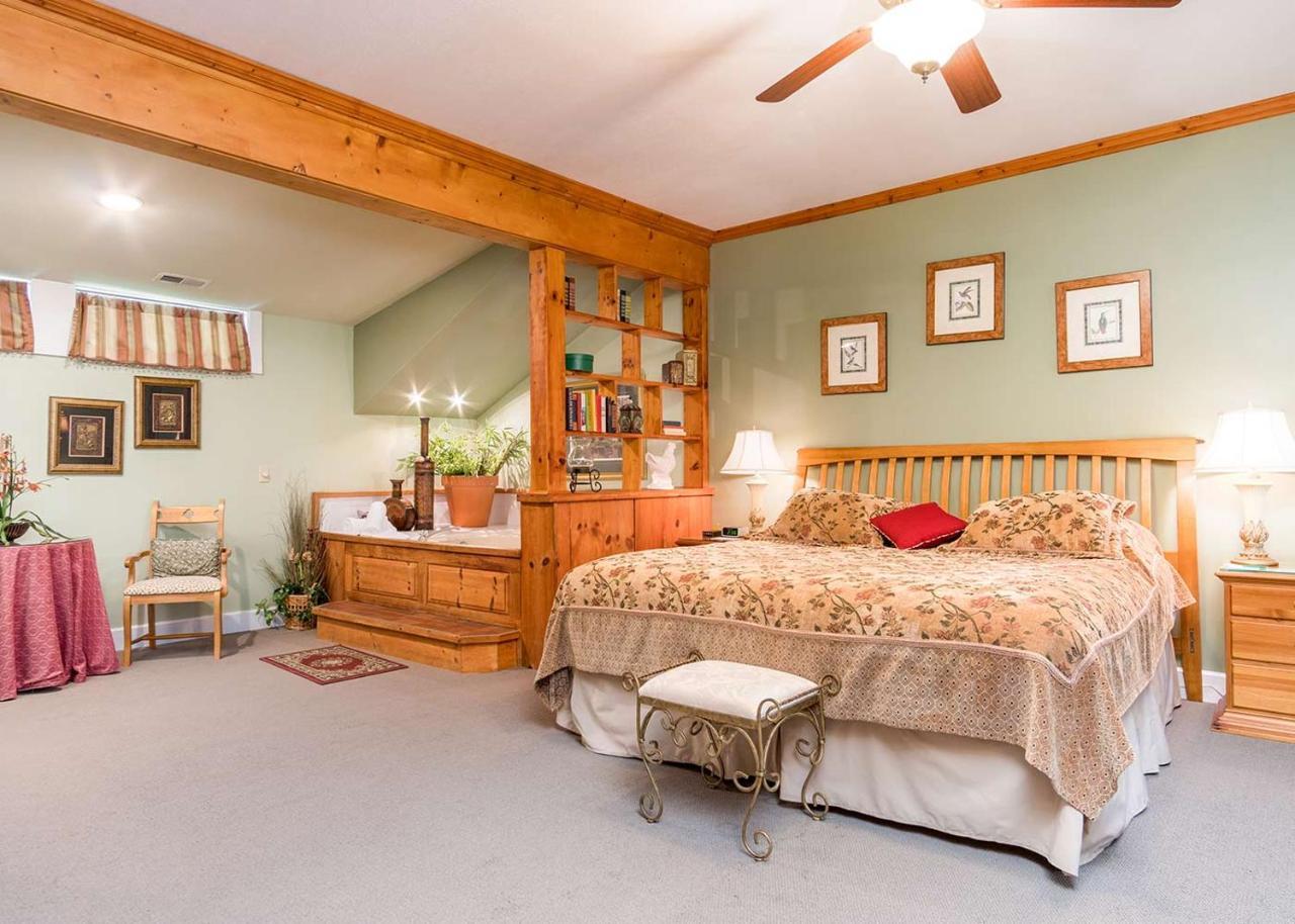Highland Lake Inn & Resort - フラット・ロック エクステリア 写真
