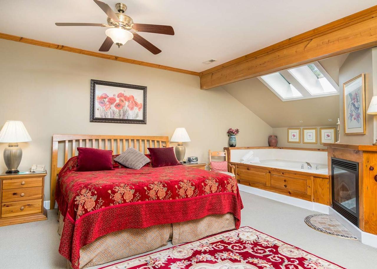 Highland Lake Inn & Resort - フラット・ロック エクステリア 写真