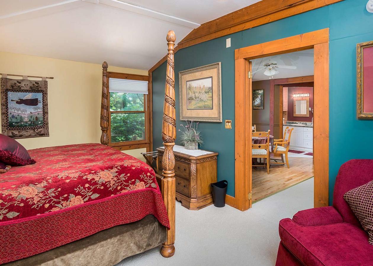 Highland Lake Inn & Resort - フラット・ロック エクステリア 写真