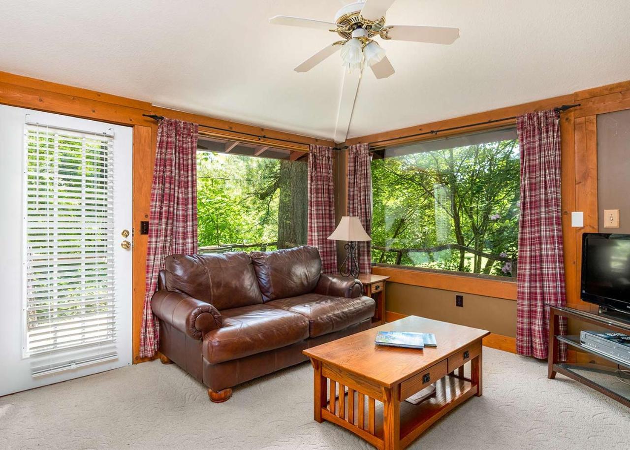 Highland Lake Inn & Resort - フラット・ロック エクステリア 写真