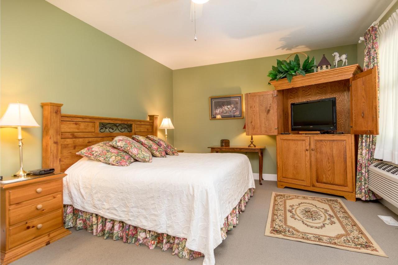 Highland Lake Inn & Resort - フラット・ロック エクステリア 写真