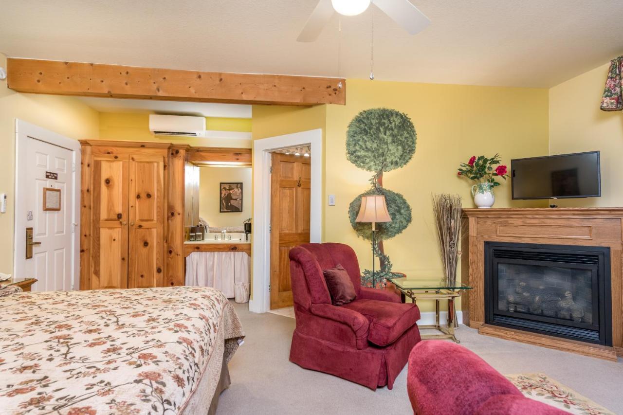 Highland Lake Inn & Resort - フラット・ロック エクステリア 写真