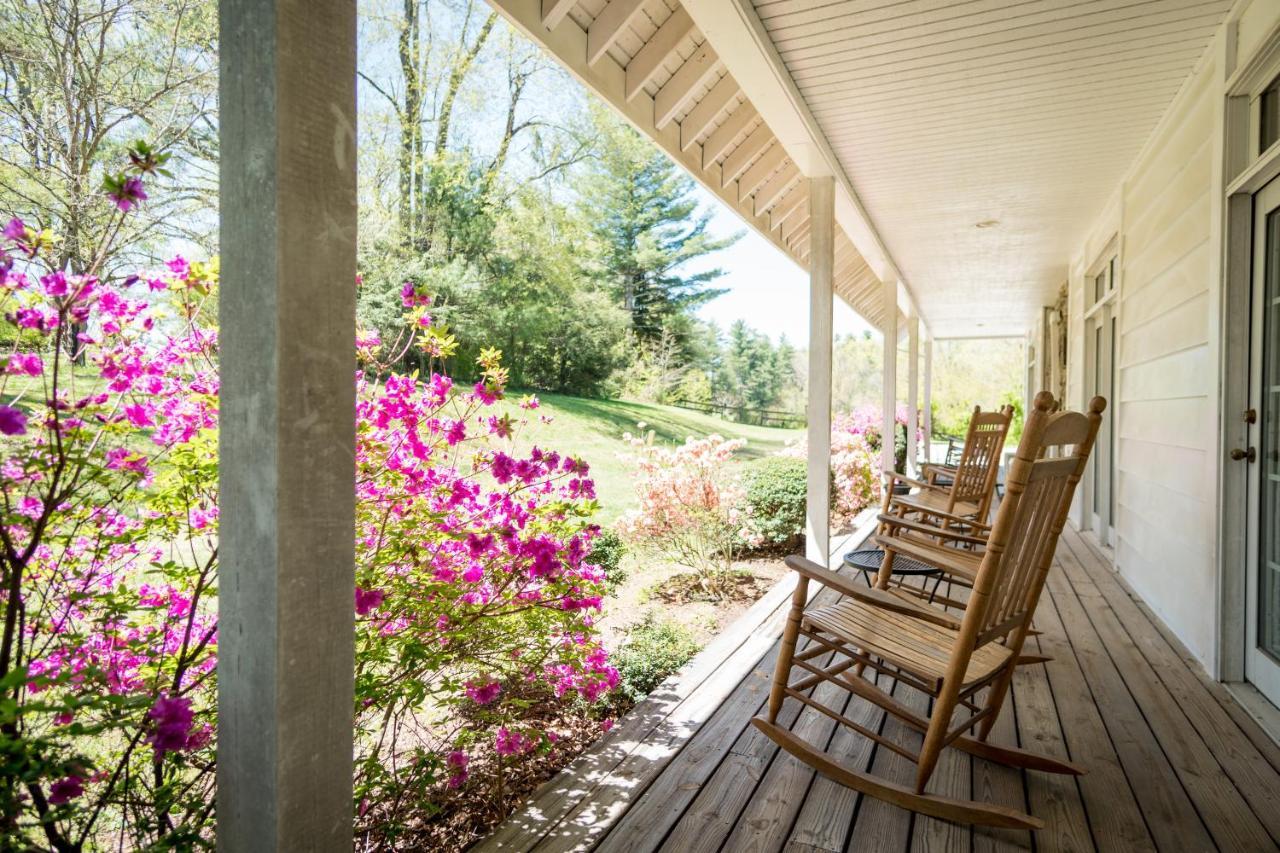 Highland Lake Inn & Resort - フラット・ロック エクステリア 写真