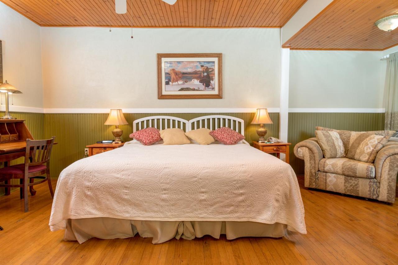 Highland Lake Inn & Resort - フラット・ロック エクステリア 写真