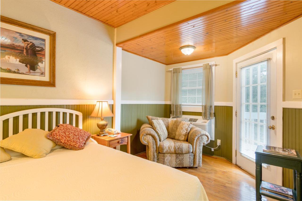 Highland Lake Inn & Resort - フラット・ロック エクステリア 写真